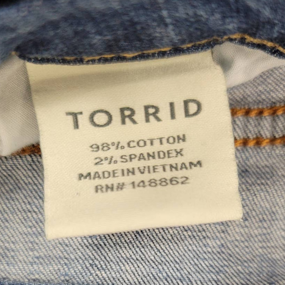 Torrid Bermuda Length Distressed Whiskering Women's Denim Shorts 18 - Picture 5 of 5